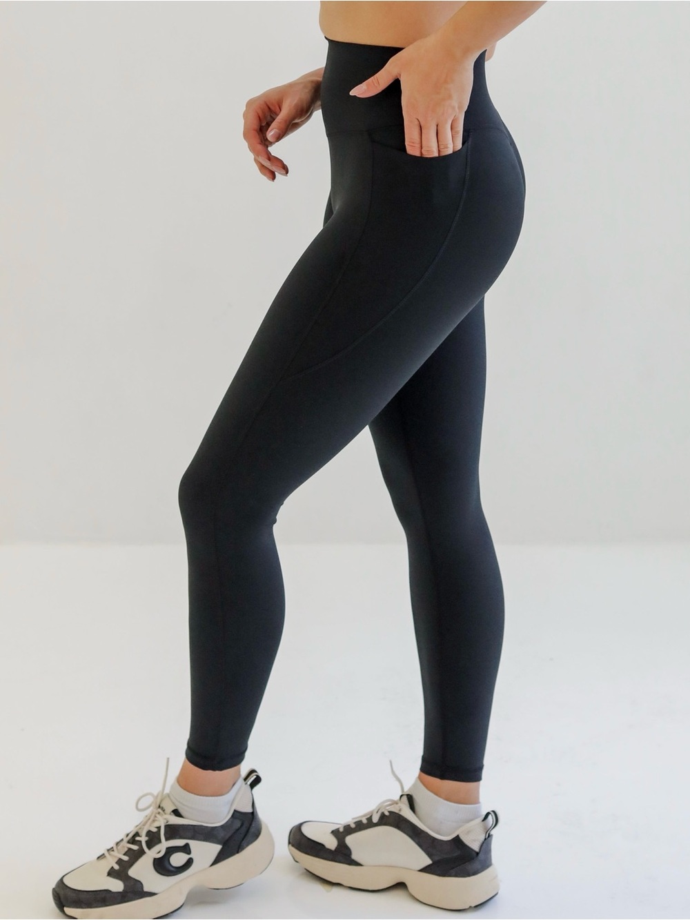 NWT Senita Athletics Lux Train Ultra High Rise 26" Pocket Leggings Black M